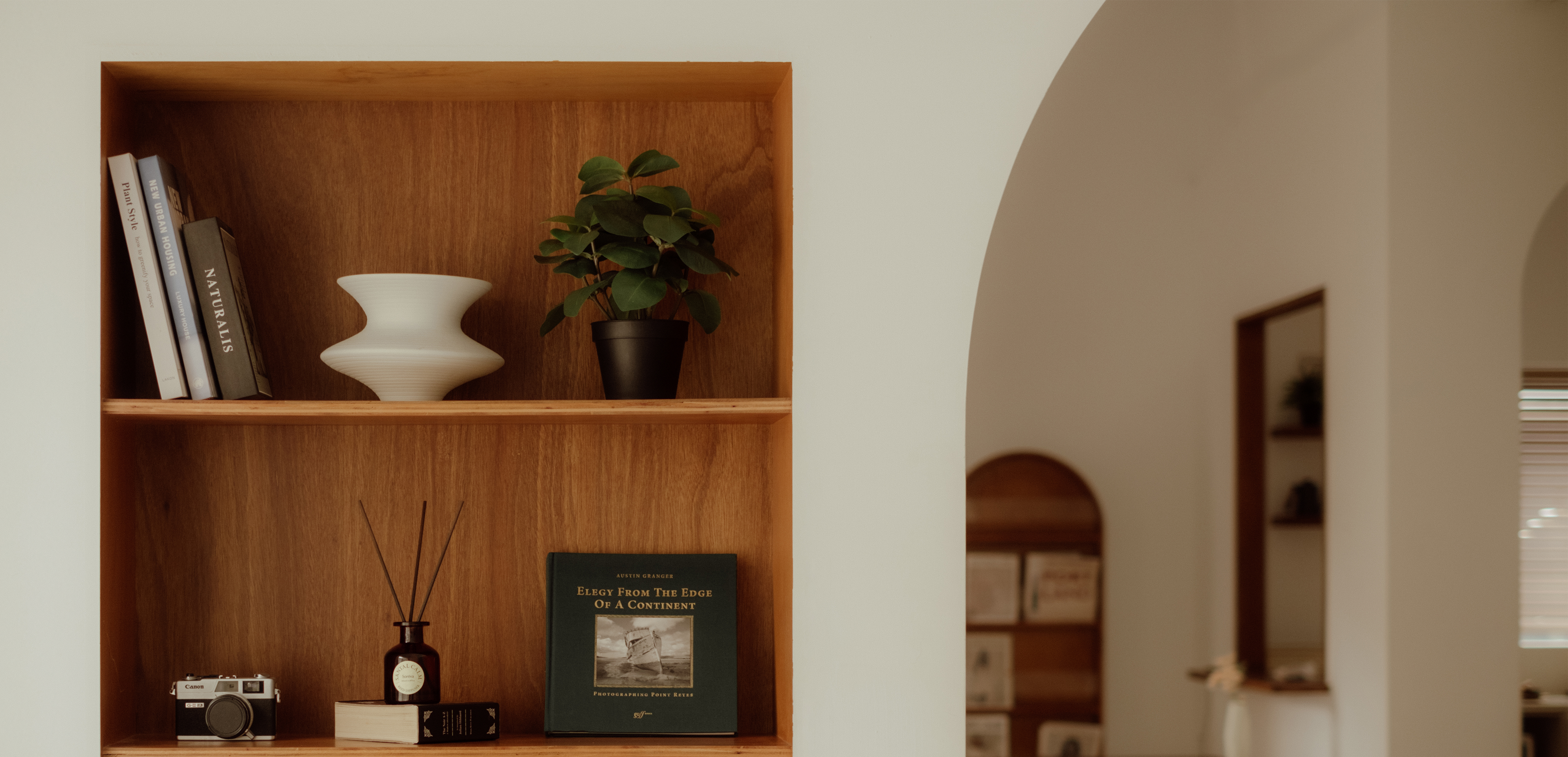 Aromatherapy: A Complete Guide to Natural Calm